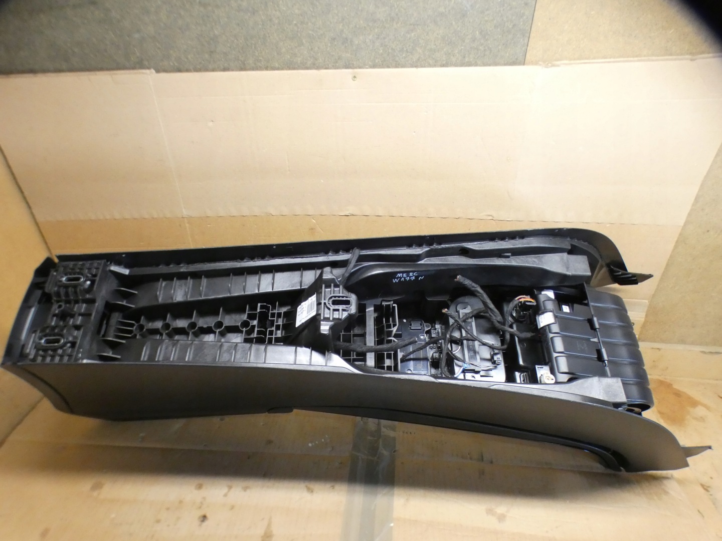 mitteltunnel mitte armlehne MERCEDES A klasse W177 18- HB