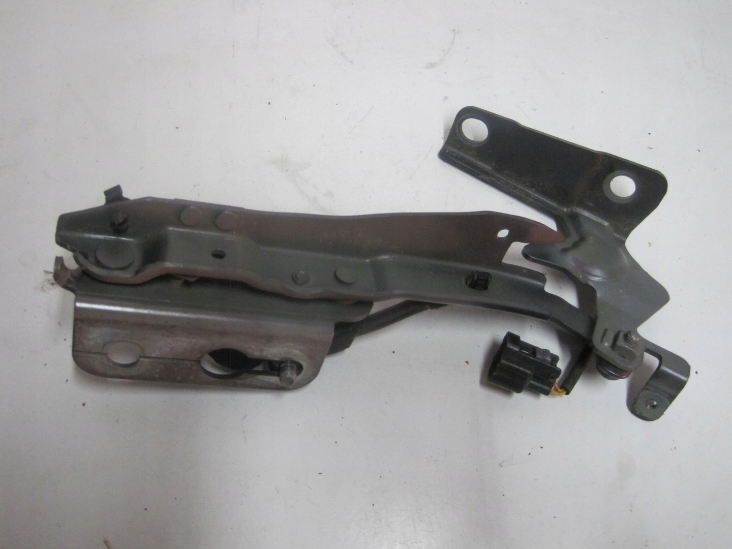 hinge bonnets VOLVO V40 II 14R right PIROTECHNICZNY