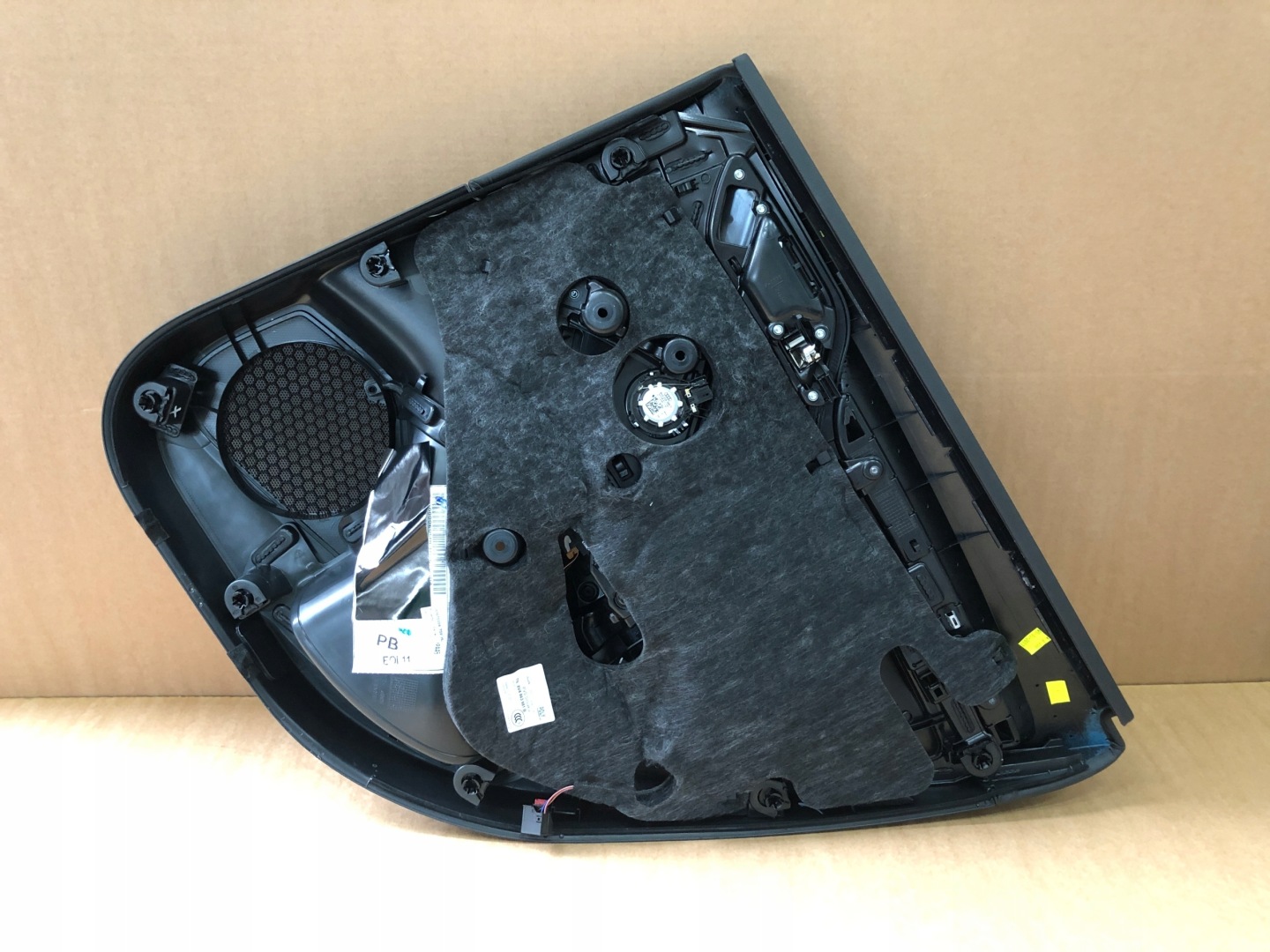 AUDI A3 8V side door left rear part leather