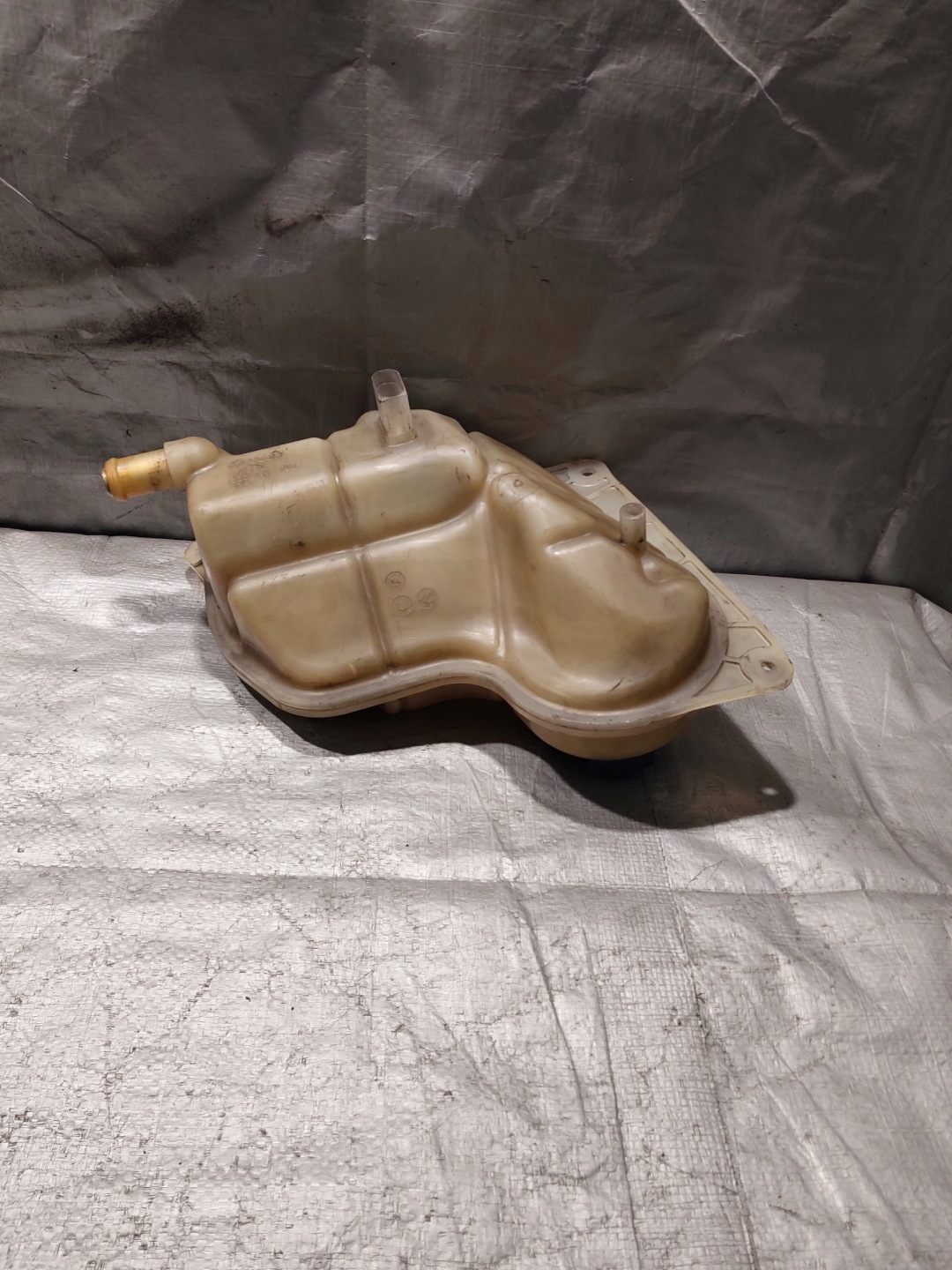 Volkswagen OE 8D0121403F Scheibenwaschbehälter