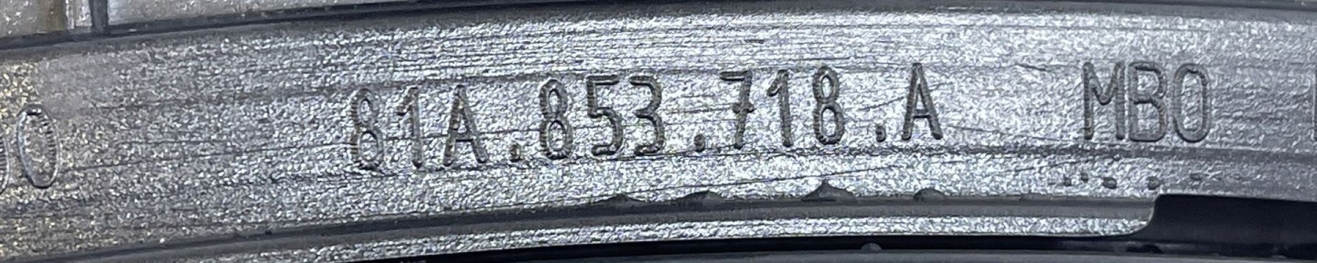 L25 AUDI Q2 81A lišta blatníku pravý předek 81A853718A