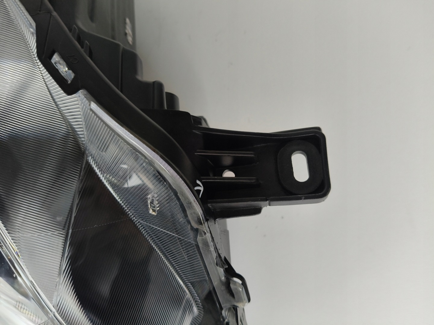 light right REFLEKTOR FORD KUGA MK3 19- LED