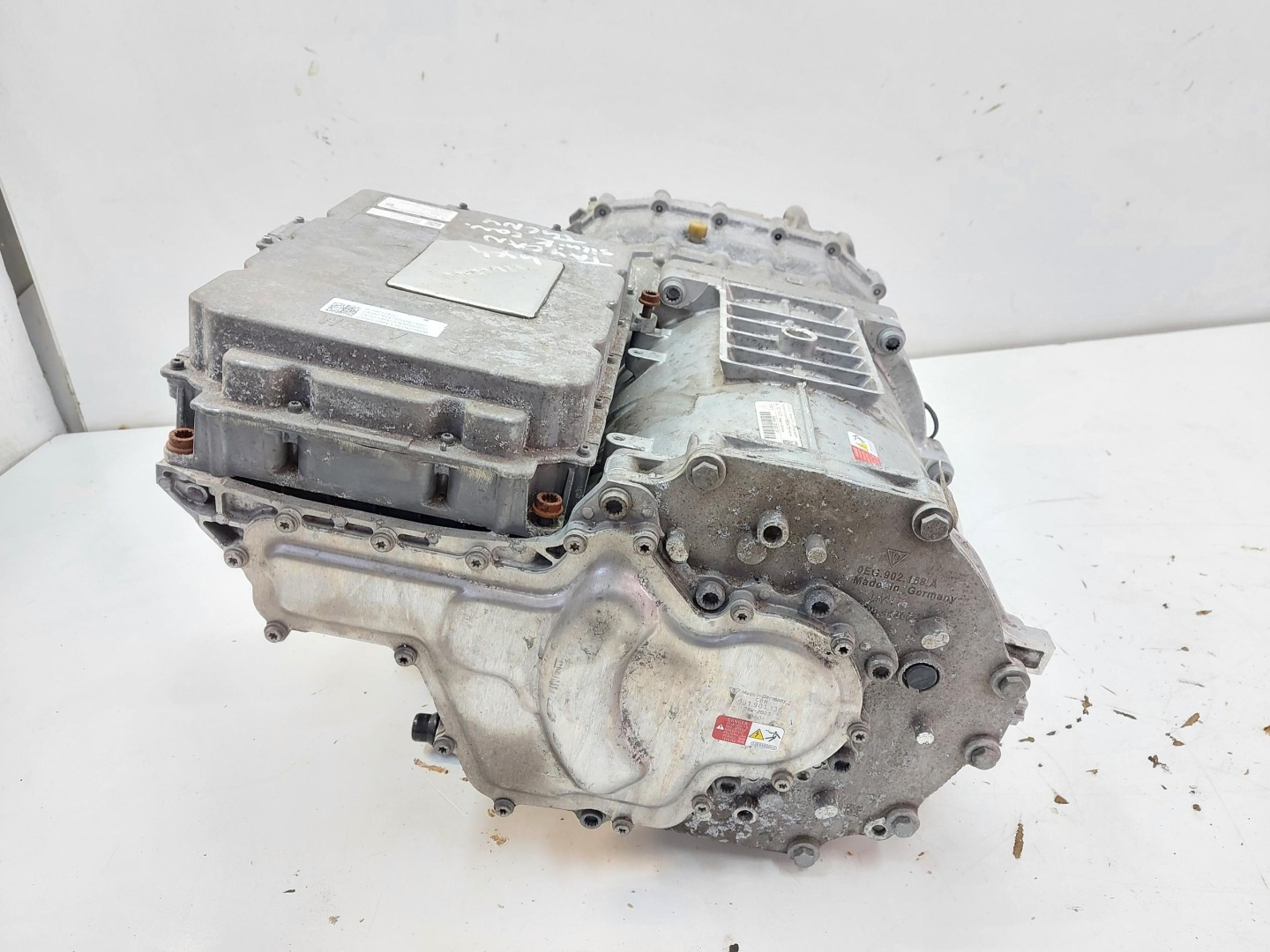 Porsche Taycan GTS 9J1 2023r engine electrical rear part 0ME300043B