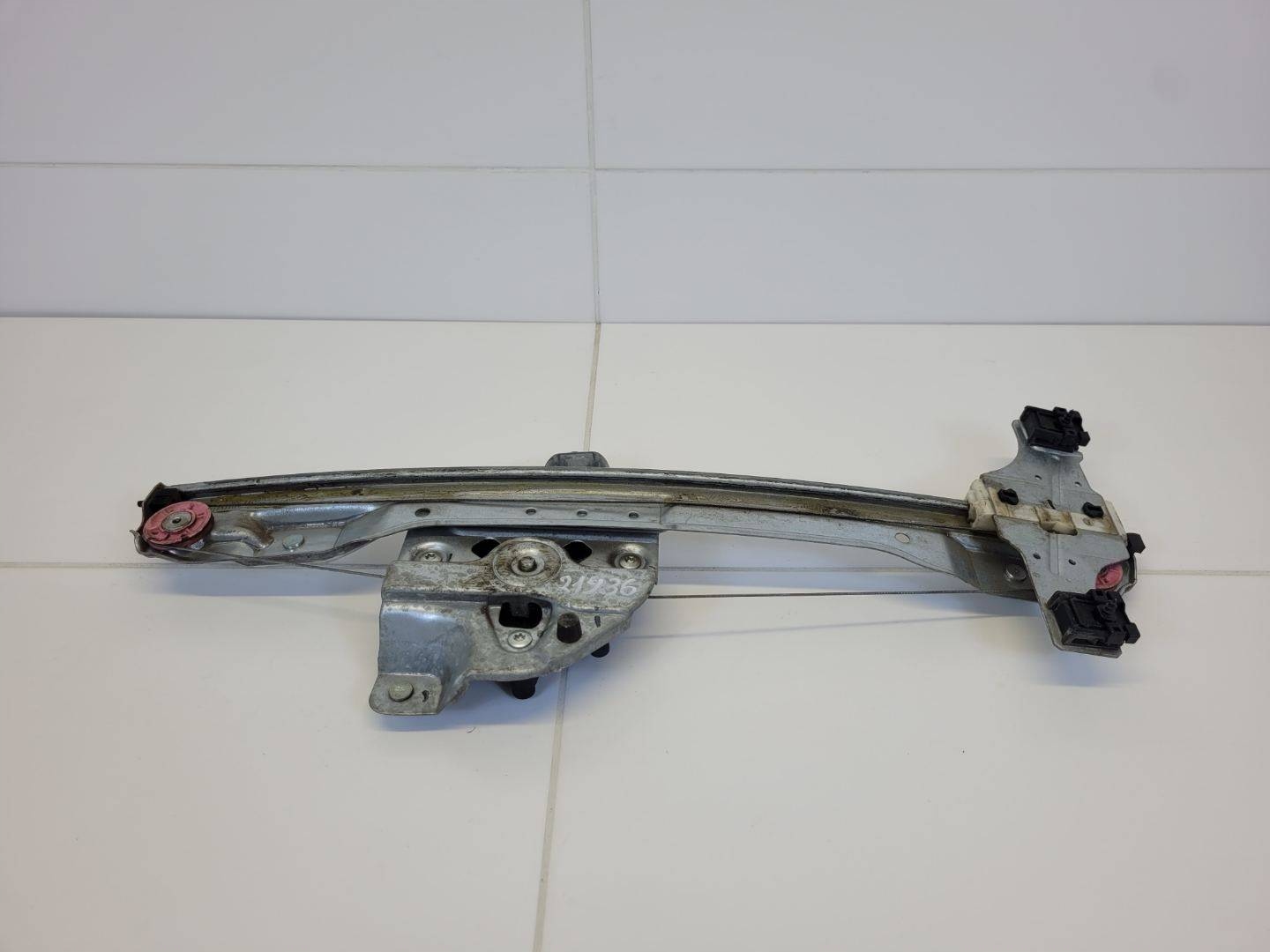 window regulator electrical front right side Peugeot 208 2015 967314380