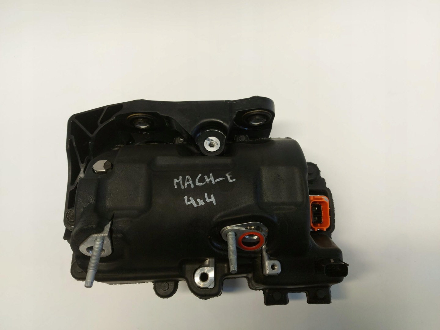 Ford Mustang Mach-E Compresseur Climatisateur air conditionné Support plaque LJ19D623-AB