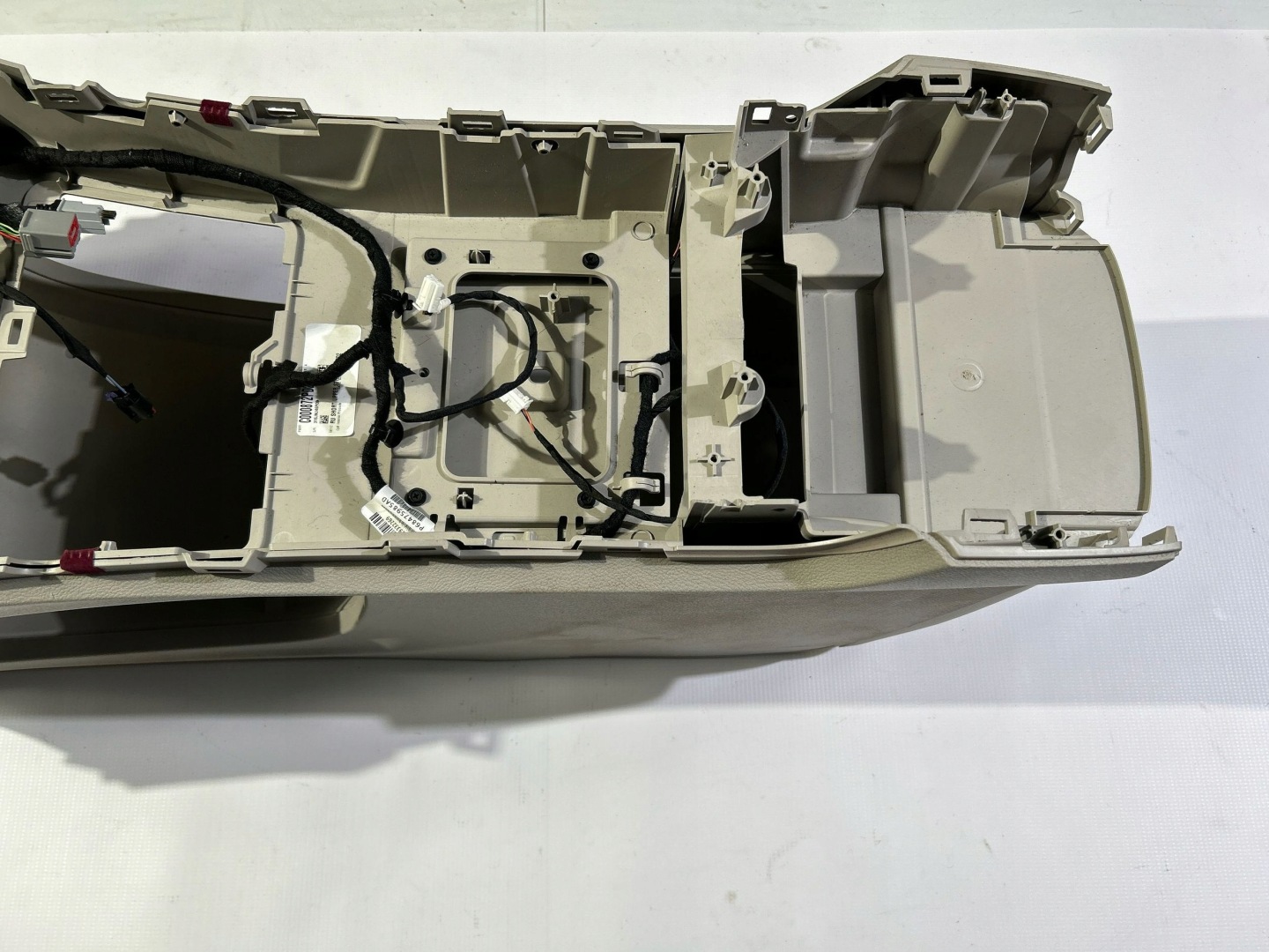 Tunel central armrest dekor passenger compartment Chrysler Pacifica 2021