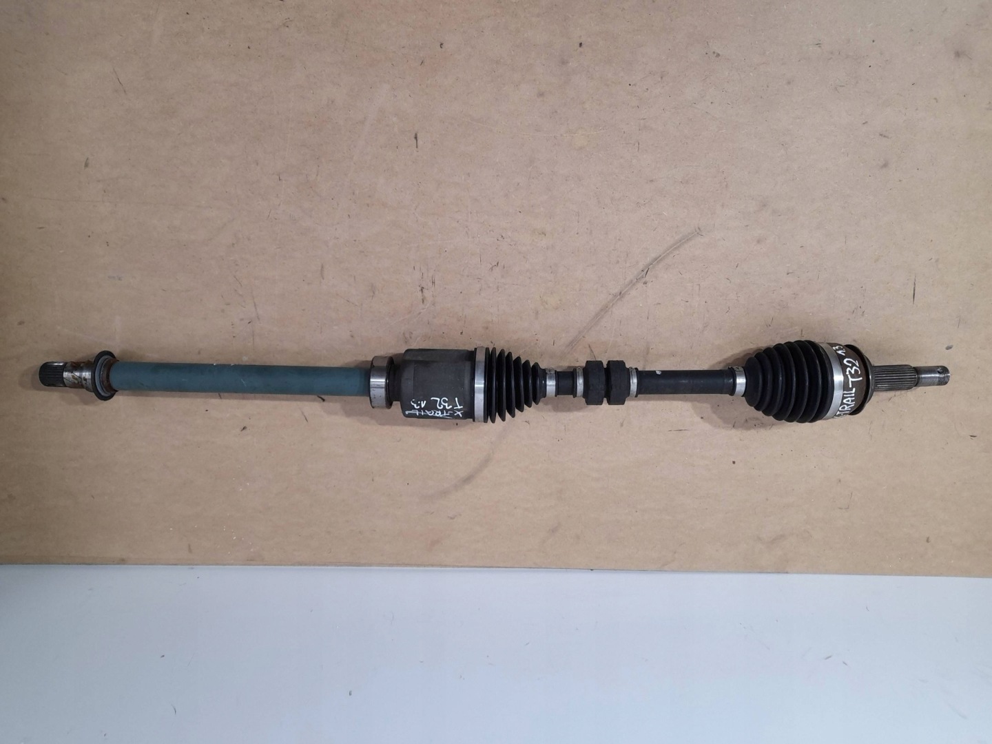 Nissan X-Trail T32 semi-axis front right 1.3 (A680)