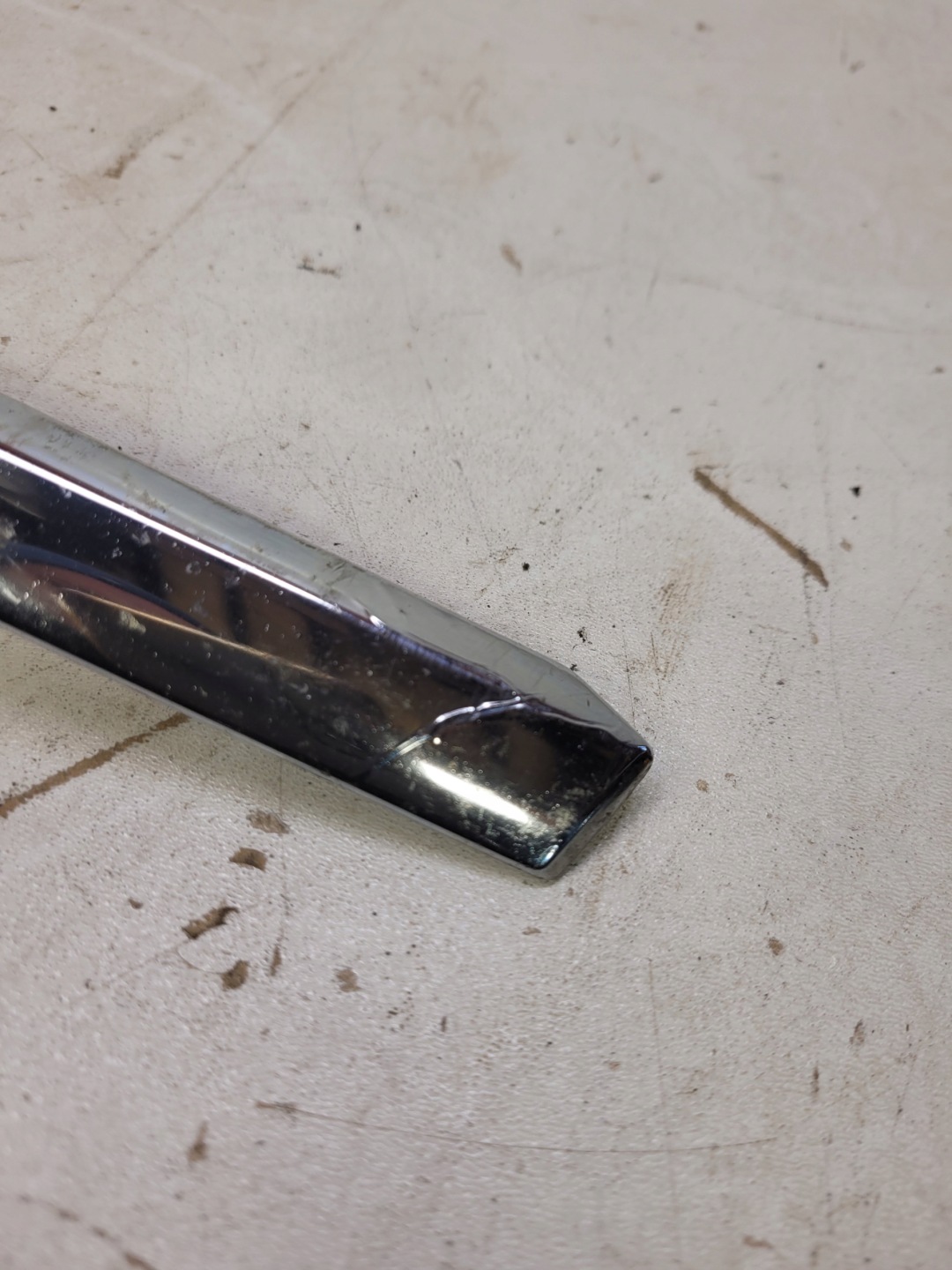 lišta nárazníku levá AUDI A6 C6 LIFT 4F0853065