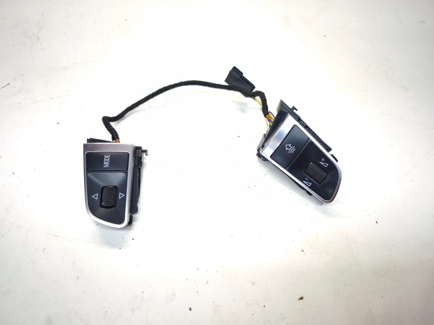 GUZIK GUZIKI MULTIFUNKCJI CHROM AUDI A3 A4 A6 A8 4E0951527AJ 4E0951527AH