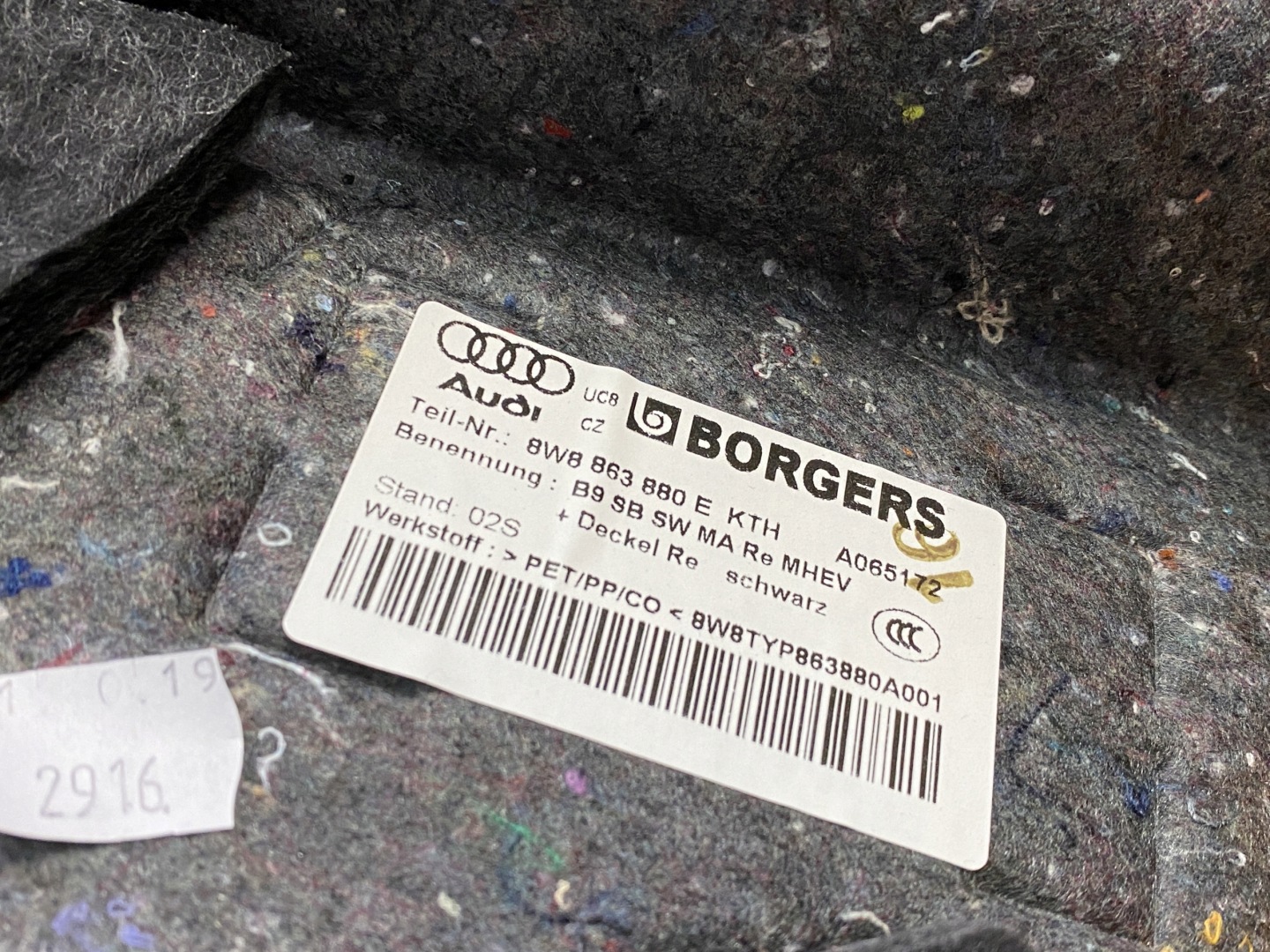 AUDI A5 8W SPORTBACK boot upholstery right 8W8863880E