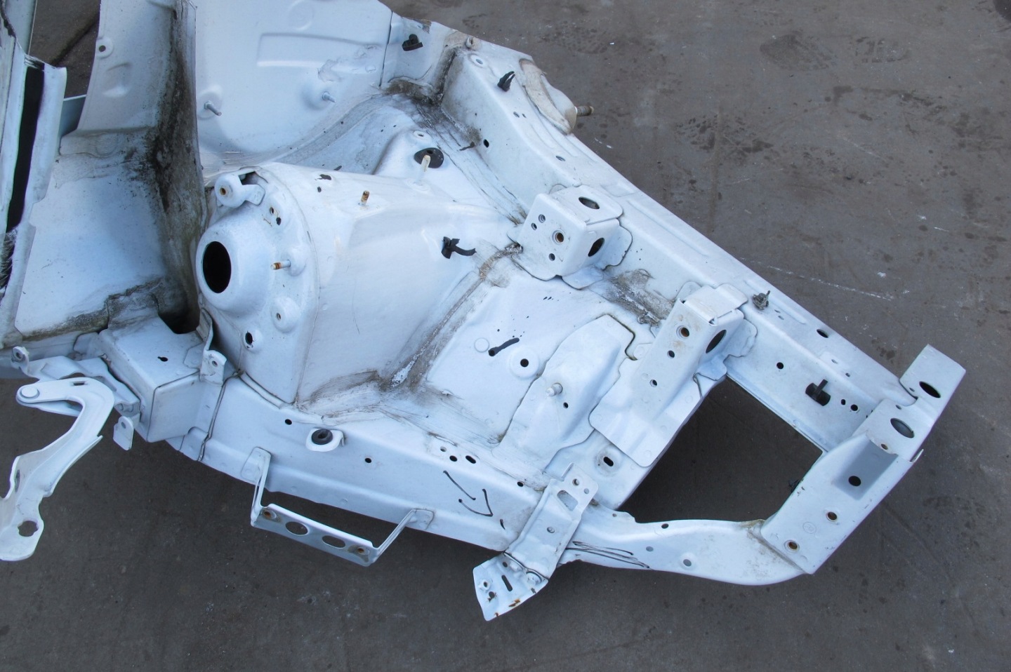 KIA VENGA YN front body quarter right