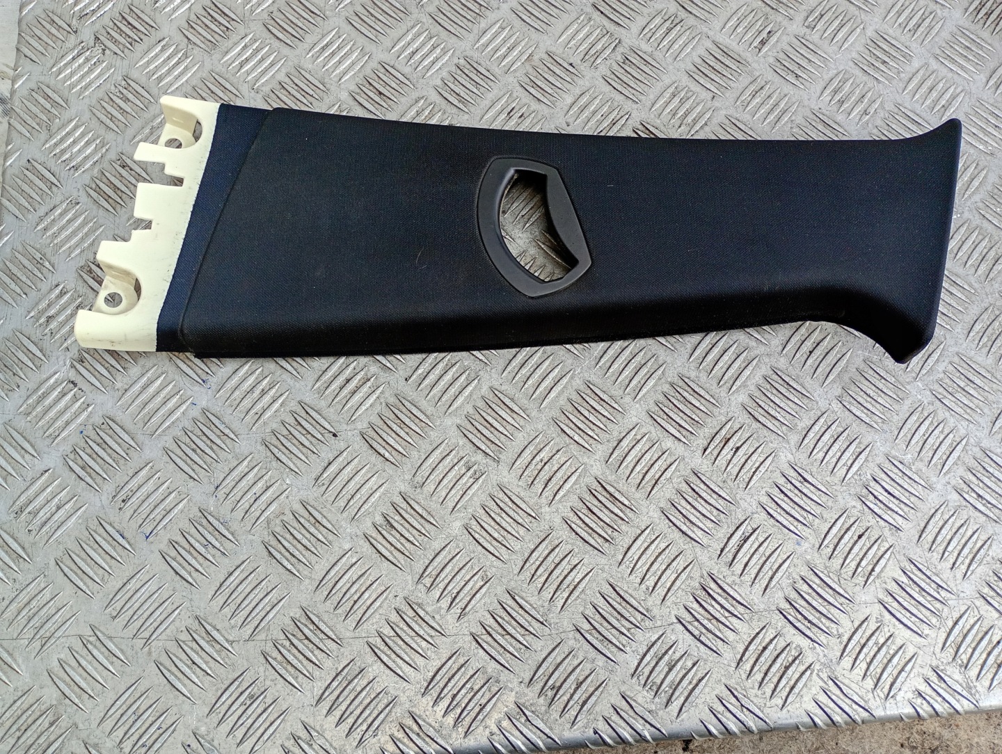 BMW x3 e83 cover SLUPKA B left or right 3330446
