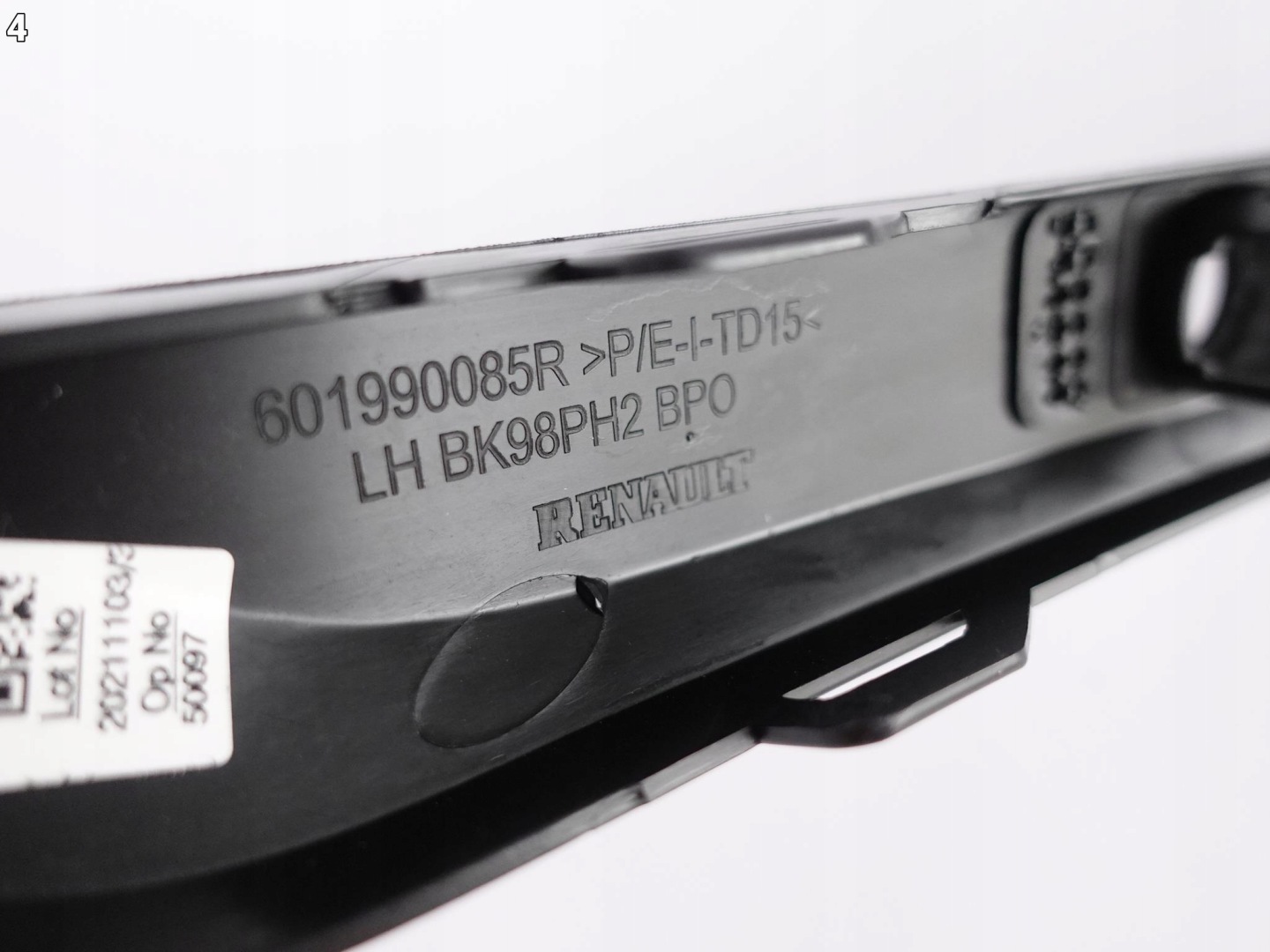 RENAULT CLIO IV LIFT moulding left bumper PDC