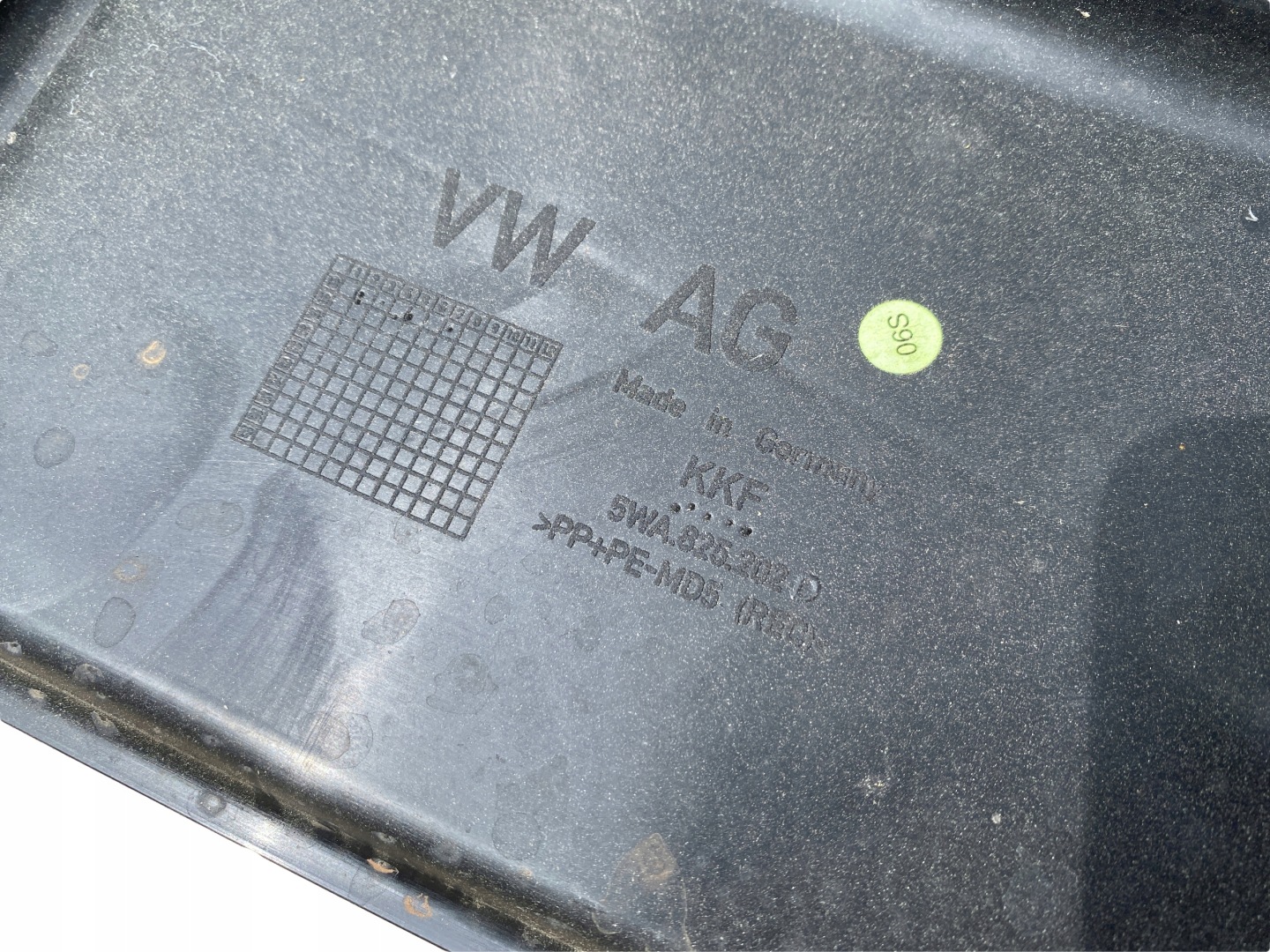 AUDI A3 8Y VW cover chassis right 5WA825202D