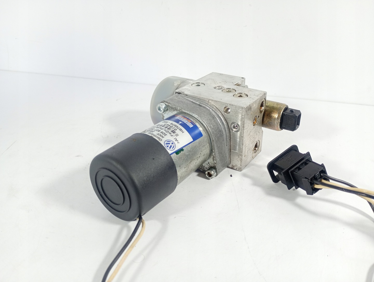 VW Phaeton 02-16 pump bonnet boot OE 3D5827383A