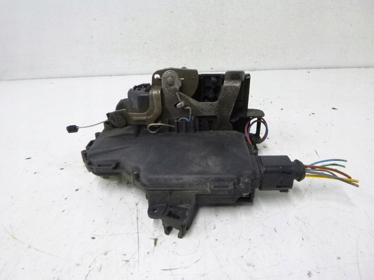 lock door rear part left Skoda Octavia 2004r.