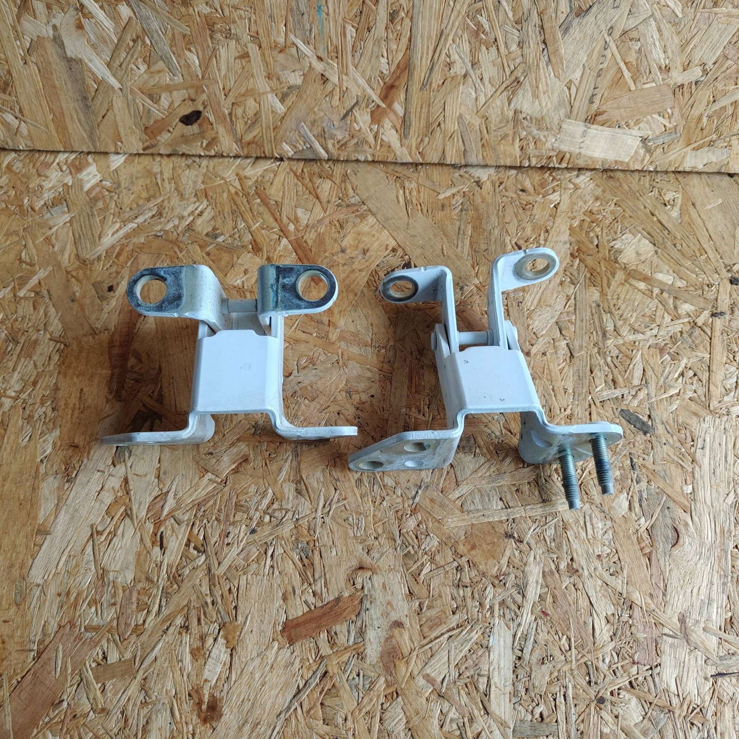 hinges bonnet boot rear part Ford Ecosport FN15N42982AA
