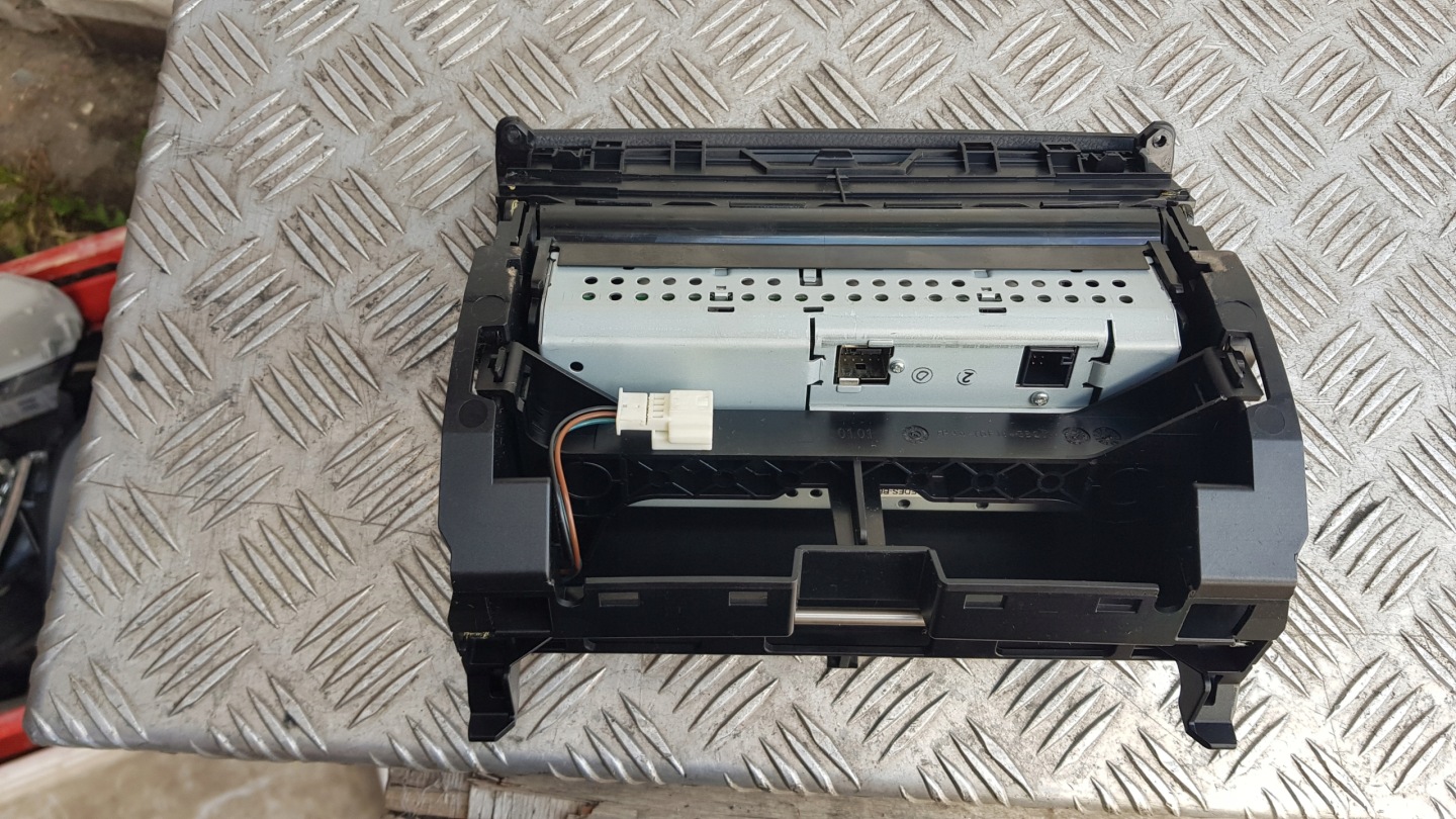 MERCEDES W204 Bildschirm Handschuhfach A2046801231