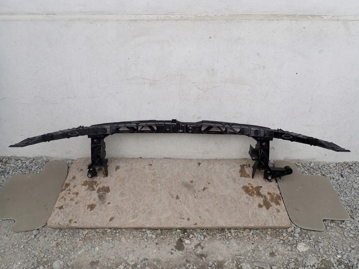 support panel for radiators pillar iron MERCEDES B KLASA 247 2018- A2476223300