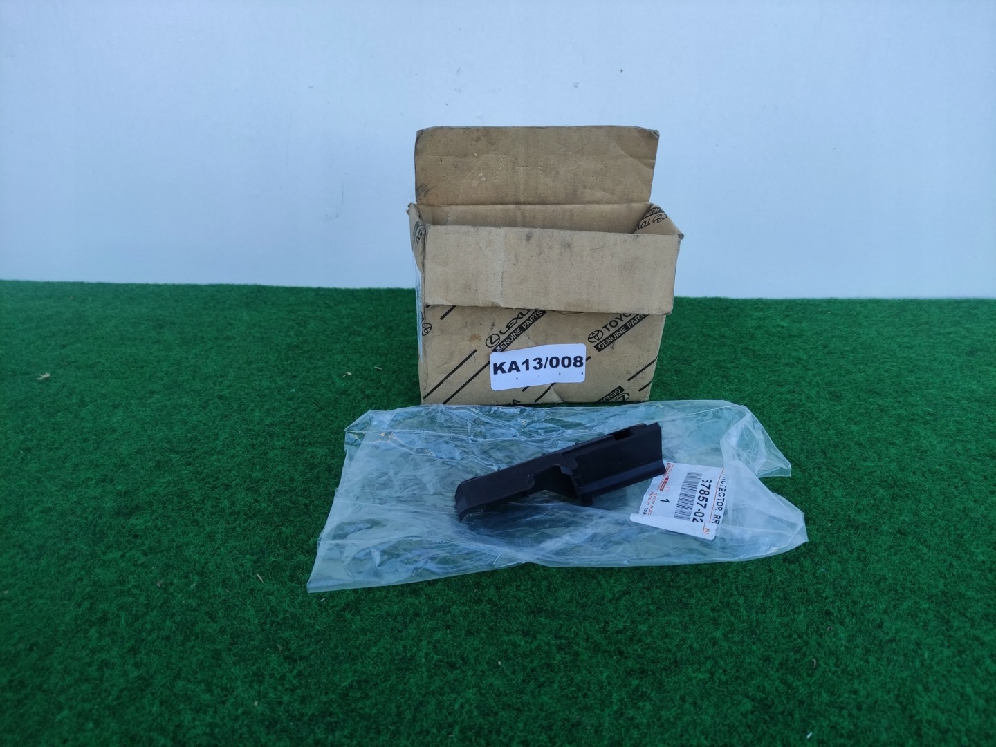 TOYOTA COROLLA E21 bracket support covering door right rear part KA13/008