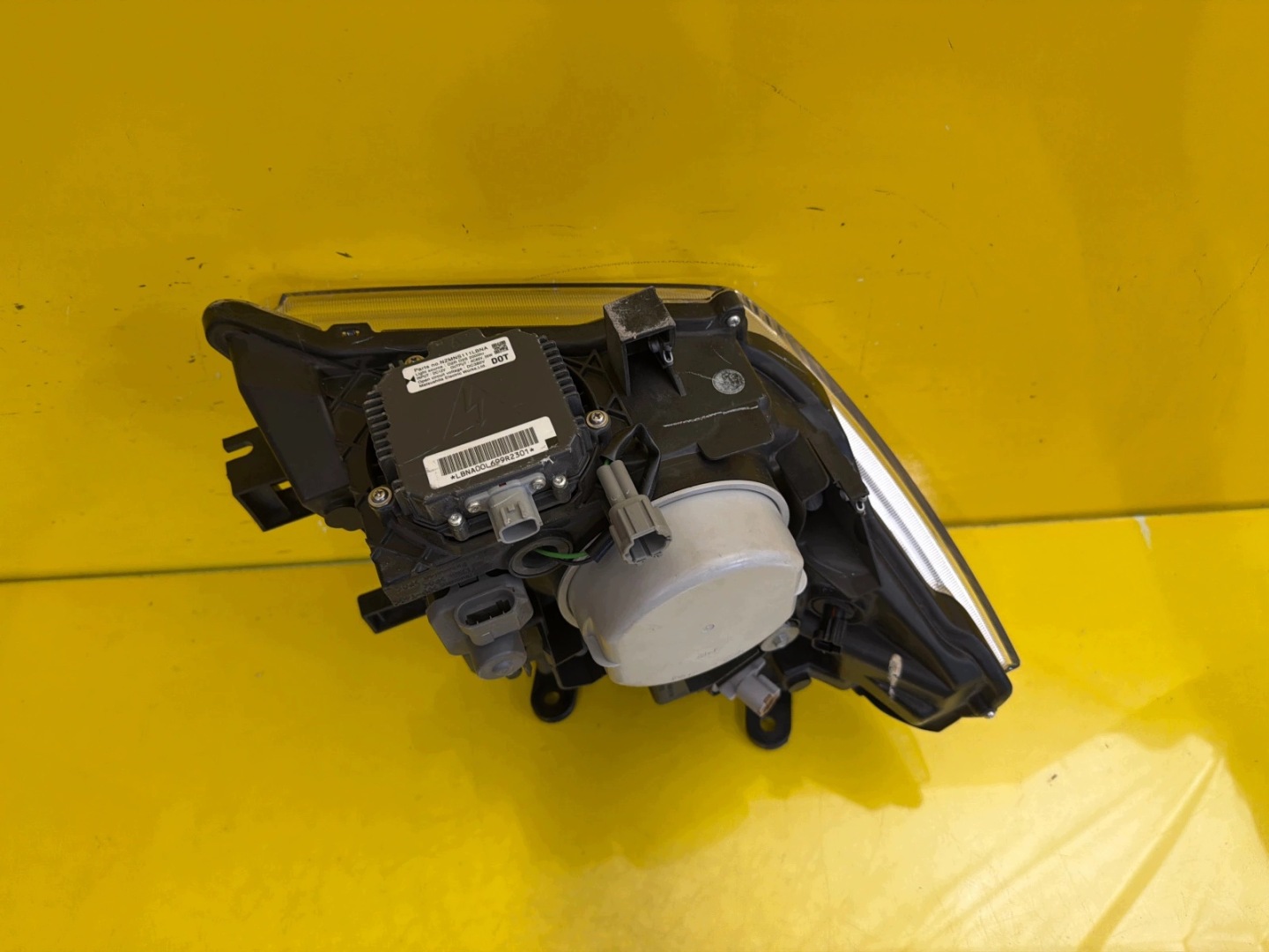 light left Nissan Navara D40 Pathfinder Xenon 2005-2010