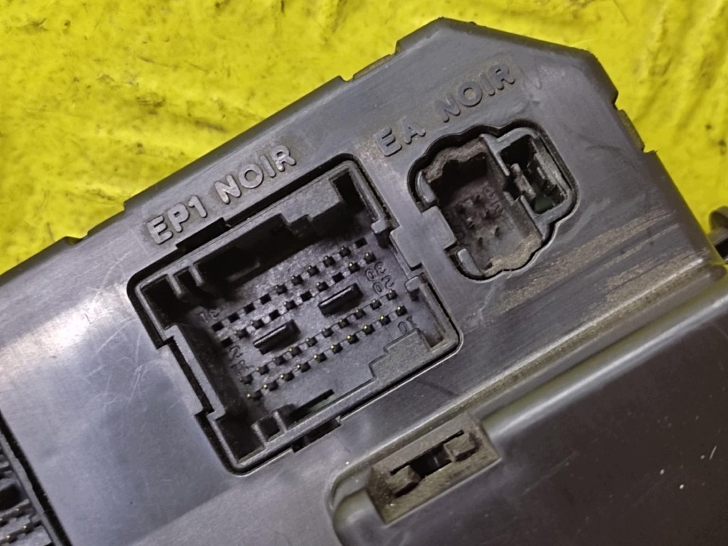 PEUGEOT 307 module compartment BSI 9651196880
