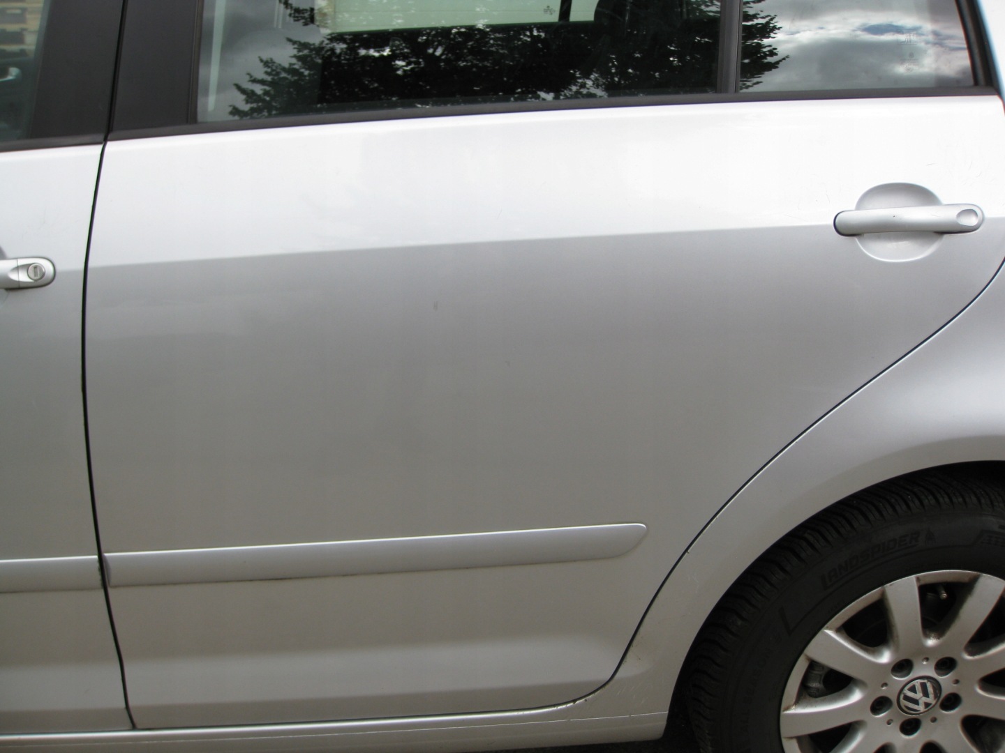 VW GOLF V PLUS 05R Tür links heck der Räder. LA7W