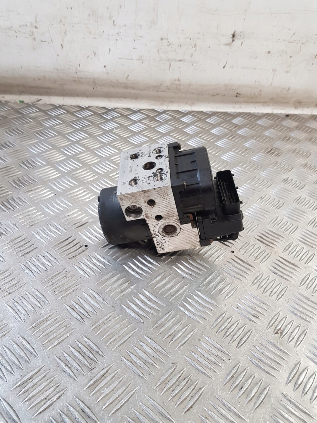 pump ABS 8E0614111 0265216411 VW PASSAT B5