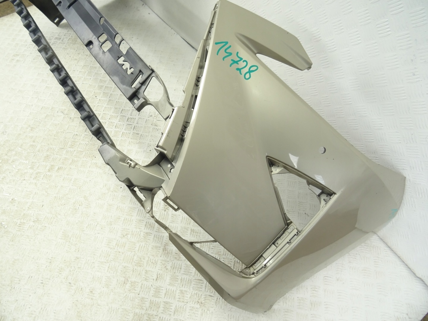 Lexus RX450H RX IV 4 15- bumper front