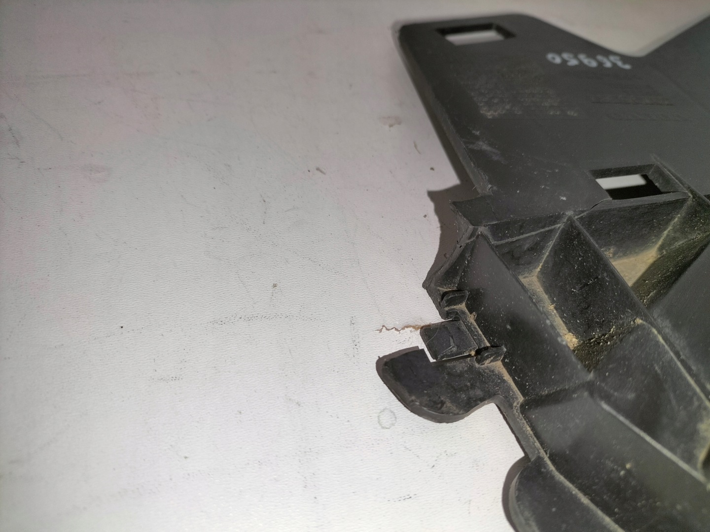 support holder below lampe front left VOLVO S80 II V70 06-13