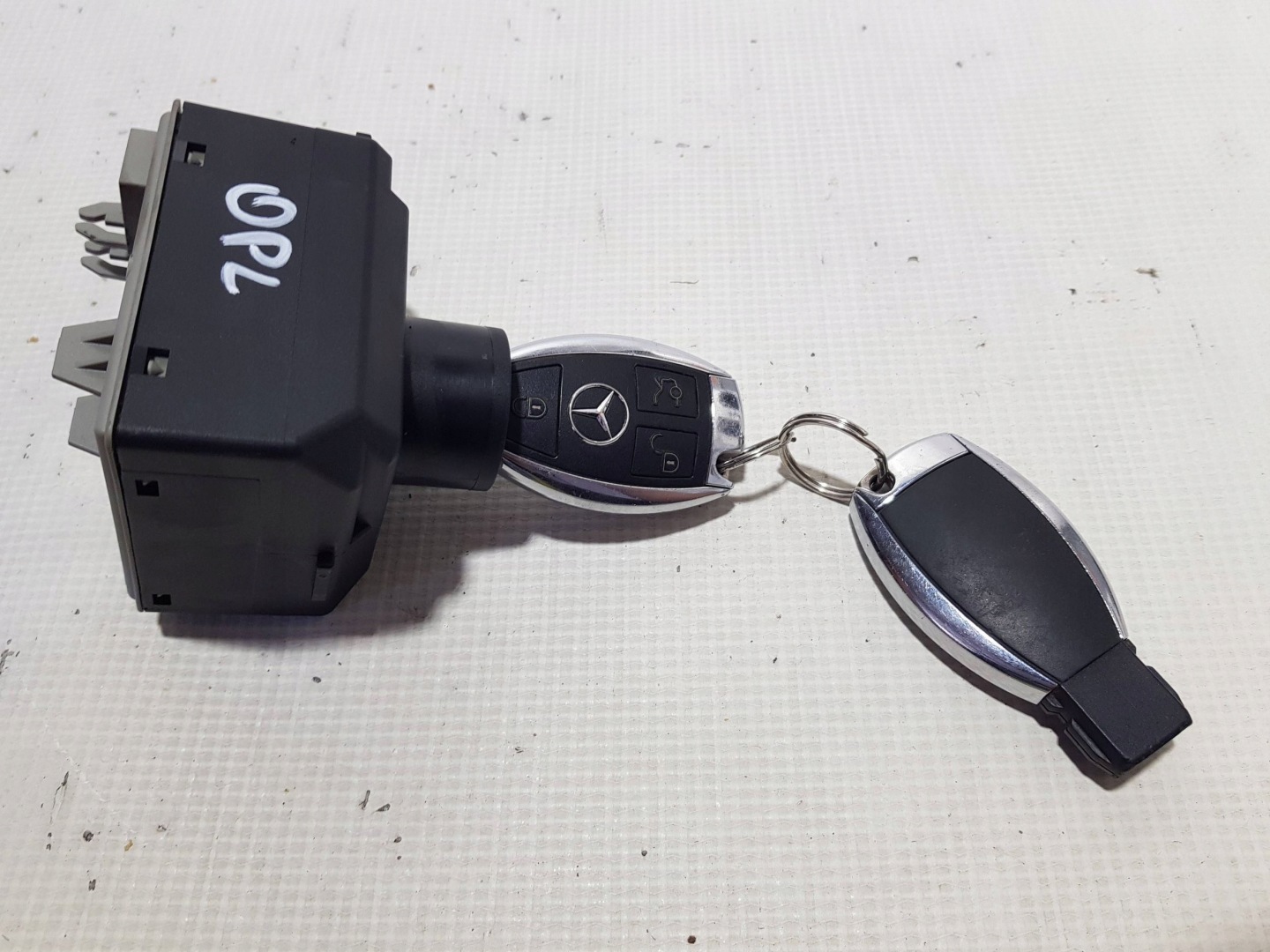 ignition + 2X key Mercedes CLA W117 W246 2469055501