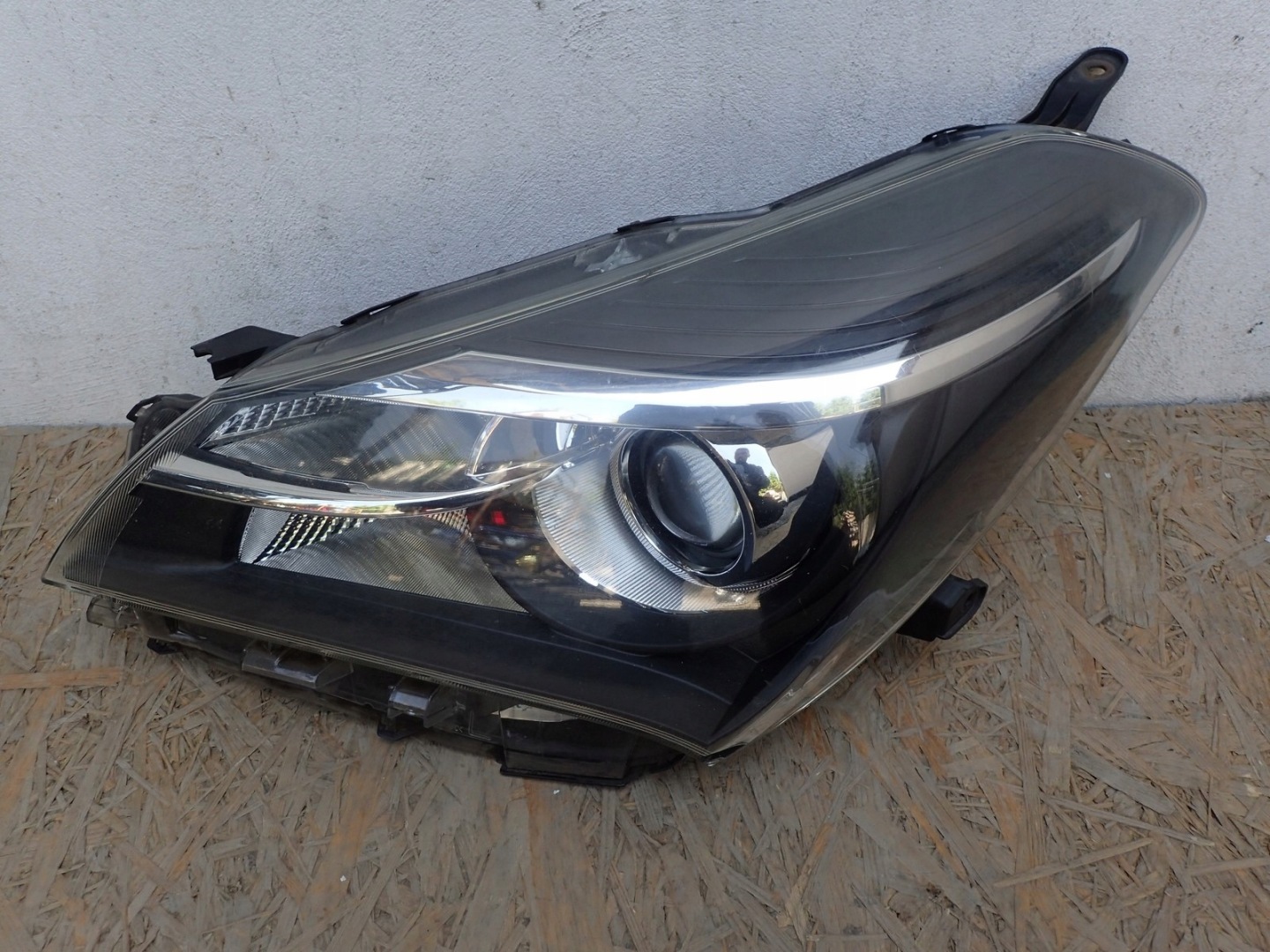light left REFLEKTOR TOYOTA YARIS 3 III P13 LIFT