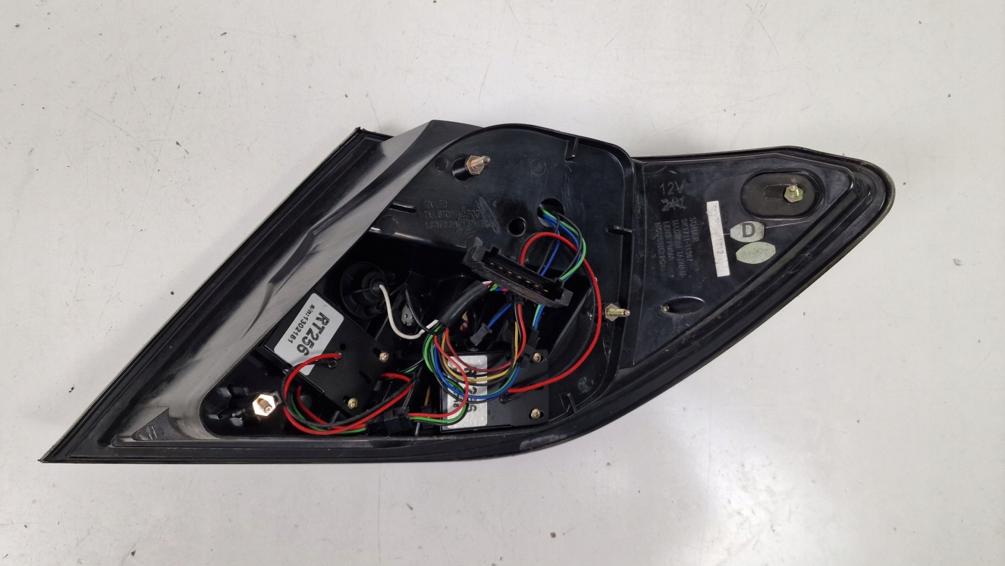 MERCEDES CKLASA W204 sedan left light rear part SONAR