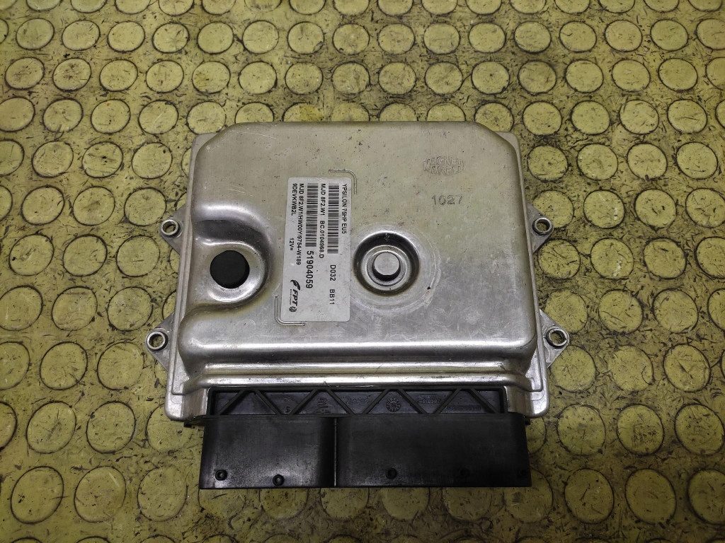 LANCIA YPSILON 1.3 D control unit of the engine 51904059