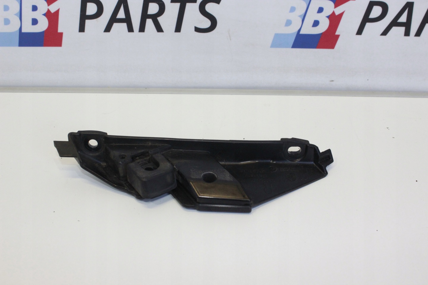 BMW F11 limiter bonnet boot right rear part