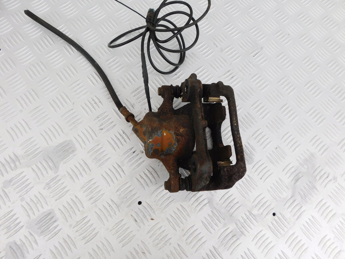 caliper + jarzmo brakes right rear part Mercedes Sprinter 906 VW Crafter original