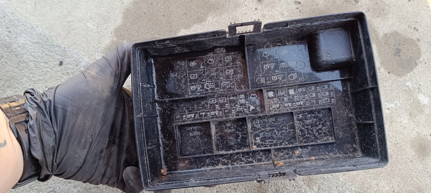 Abdeckung Blende Abdeckung der Sicherungen Ford Transit 6C1T-14A076-CD