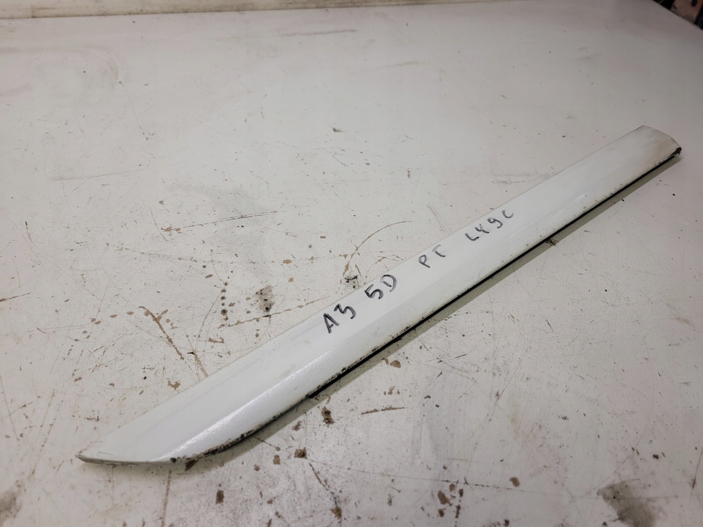 moulding door right rear part AUDI A3 8P LIFT 5D LY9C