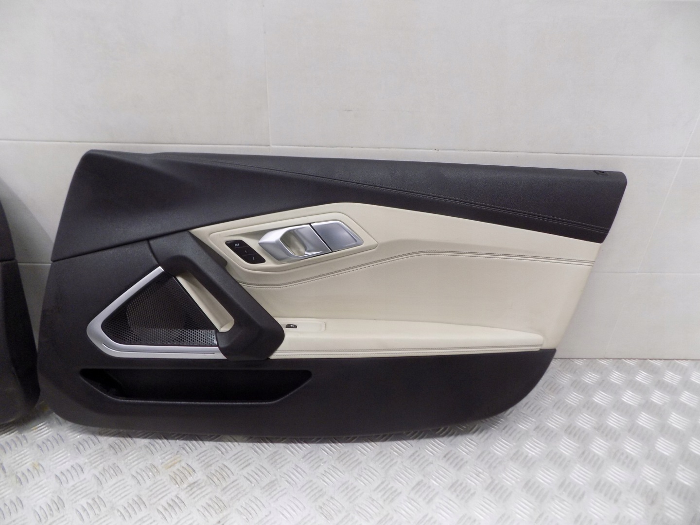BMW Z4 G29 upholstery door side left leather