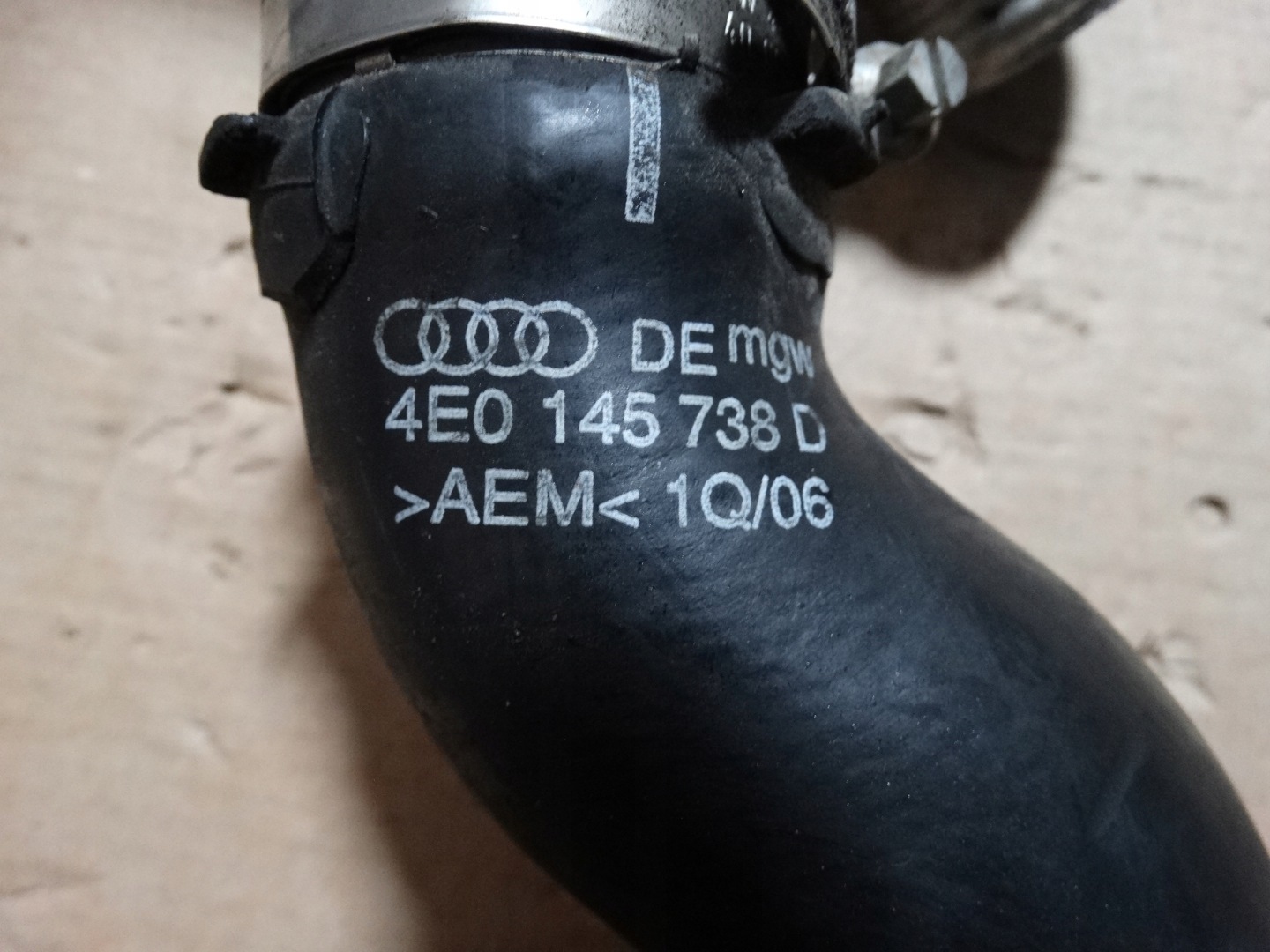 IDEALNY Schlauch intercooler AUDI A8 D3 3.0D 1