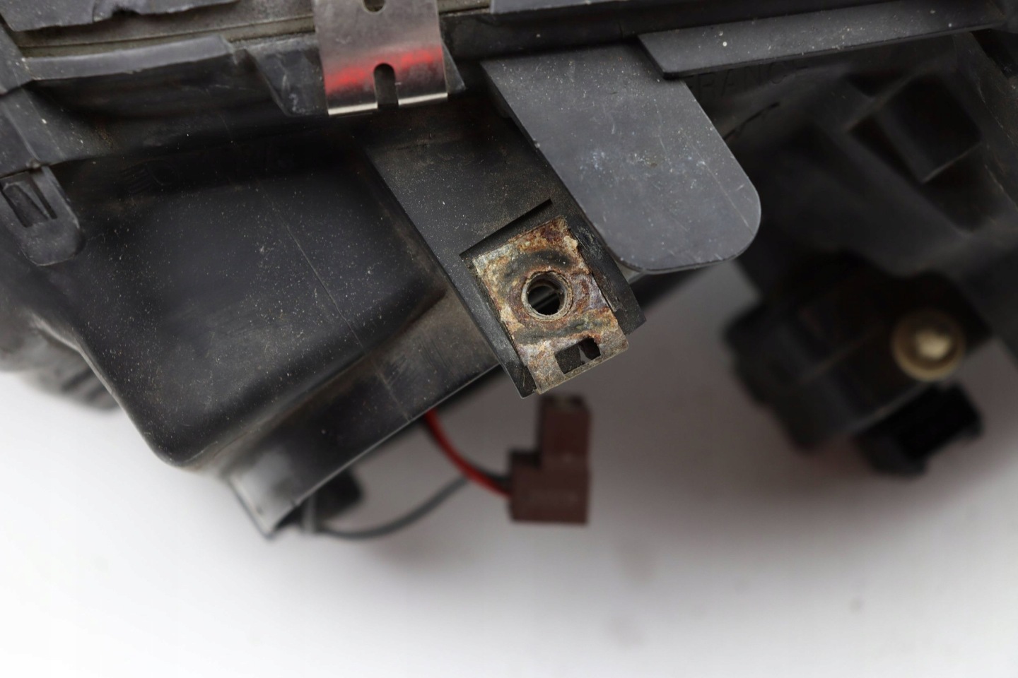 VOLVO S80 and LIFT light front right front EUROPA