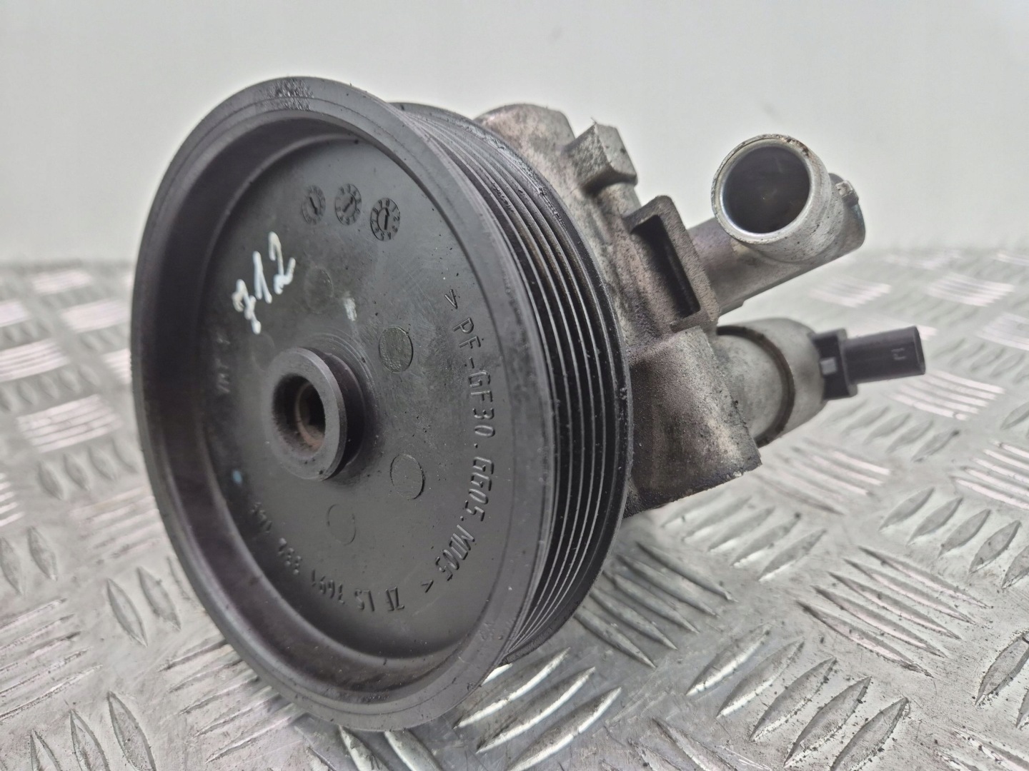 Mercedes E200 CGI W212 servo pump A0064667501 271.860