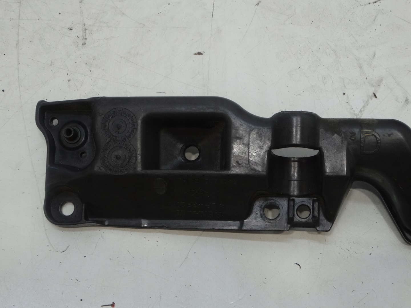 Support Support plaque Droite Avant Aile RENAULT SCENIC III 631220010R