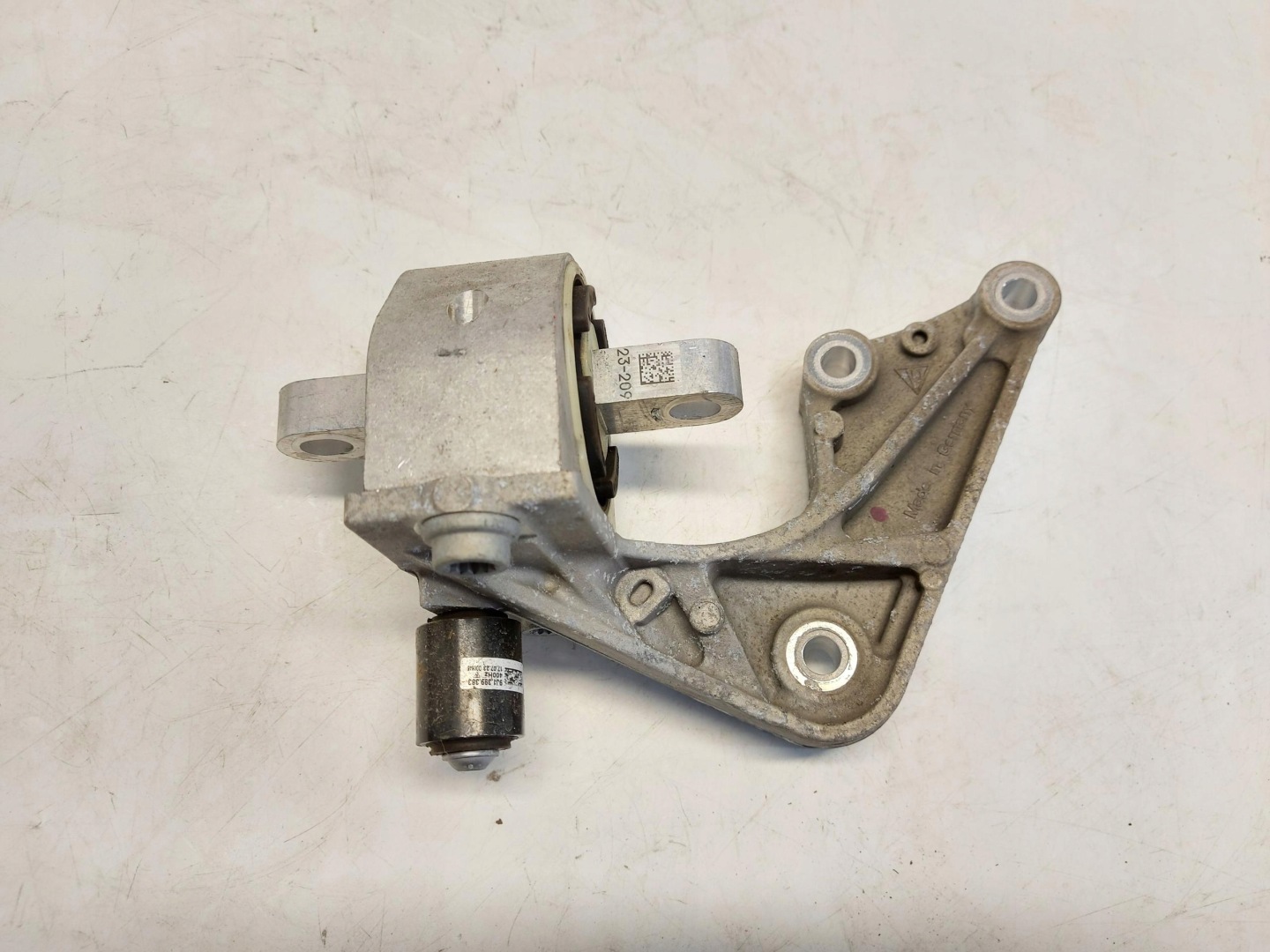 Porsche Taycan GTS 9J1 2023r holder engine mount rear part left 9J1399233E