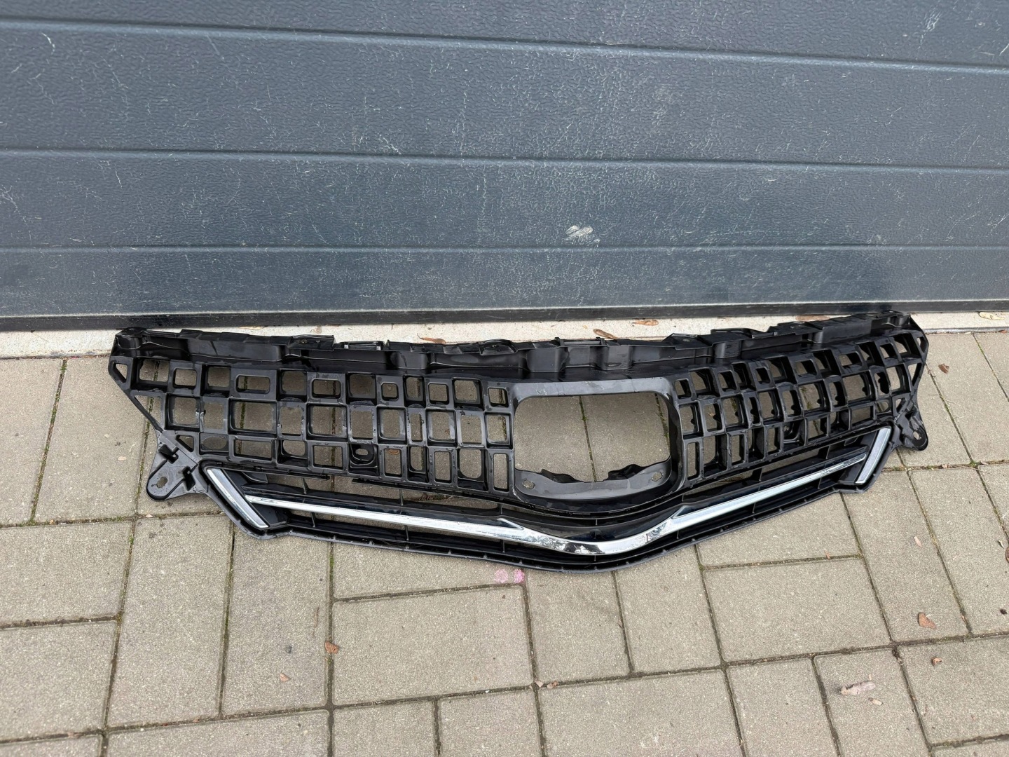 Toyota Prius plus 5 V 12- maska předek přední