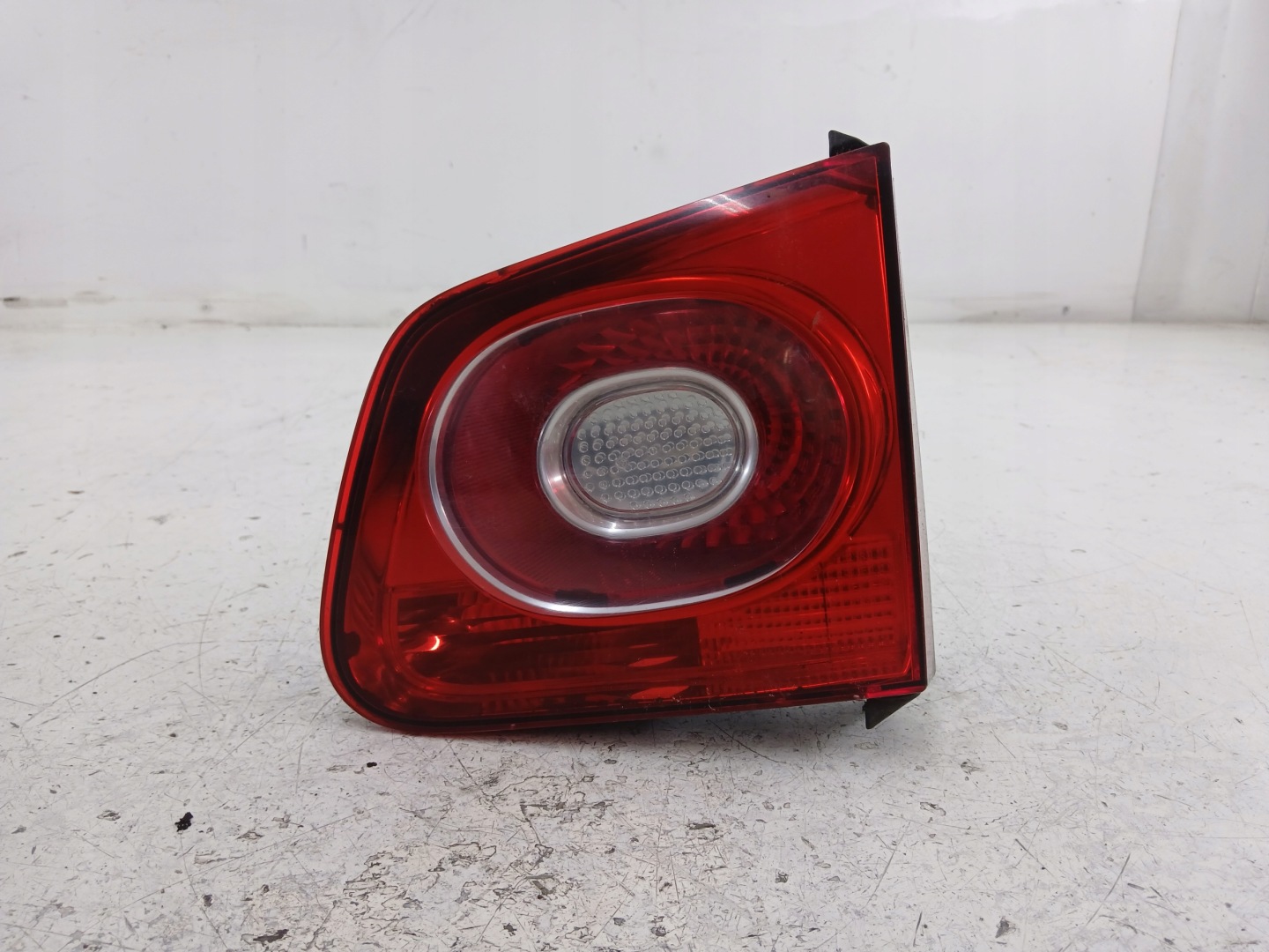 VW TIGUAN and 5N light right rear part trunk door