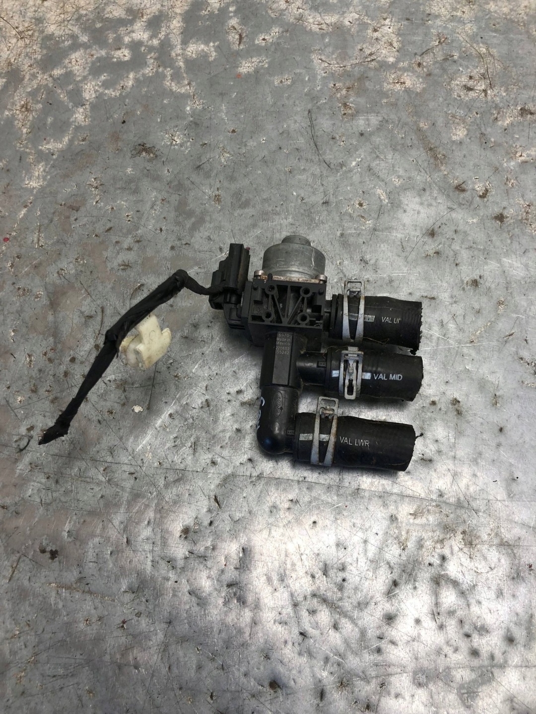 ventil ROZDZIELACZ vode FORD KUGA MK3 LU5A-8C505-AA