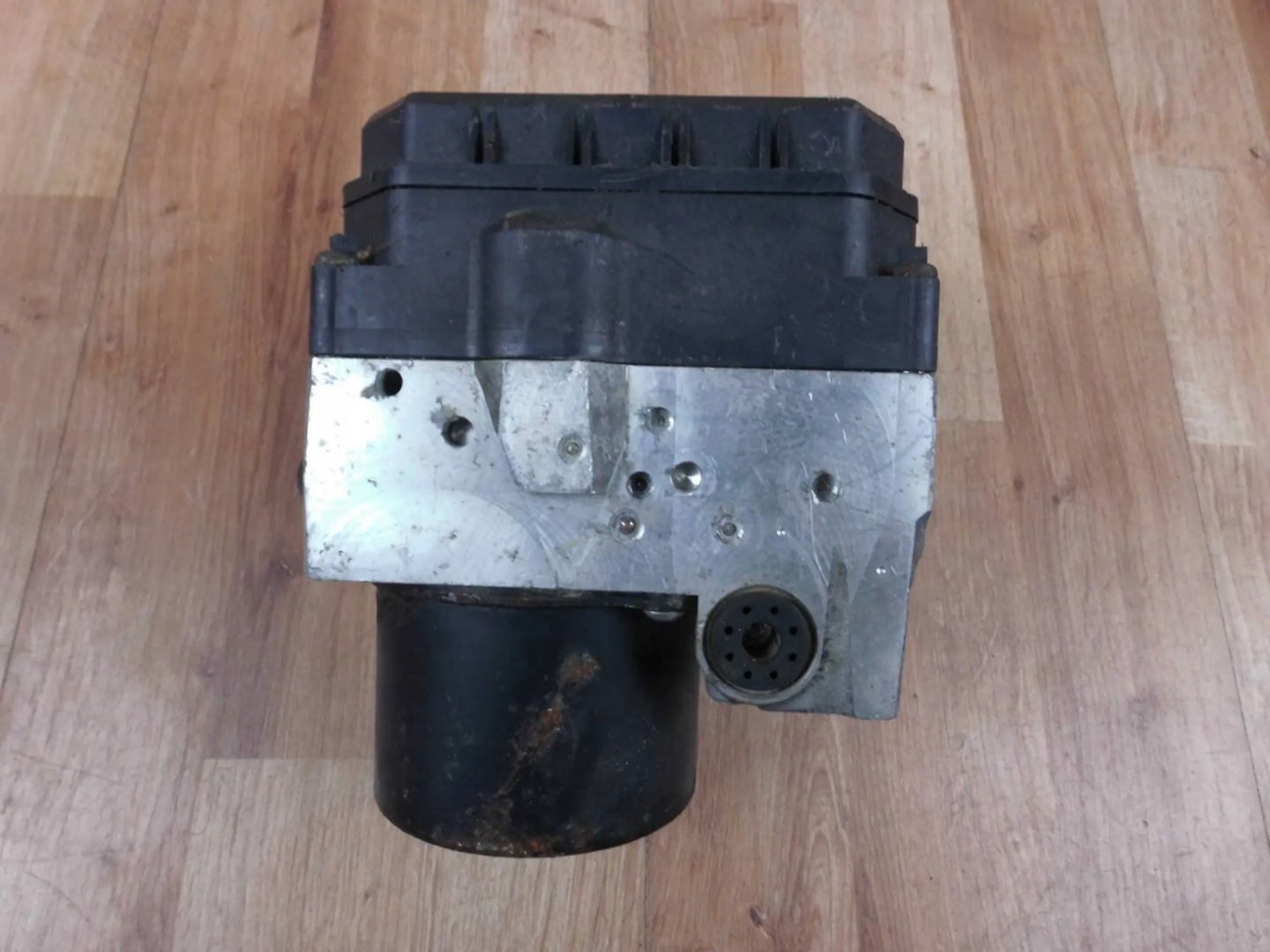 Lexus IS II Servofreno ABS 8954153110 4454053240