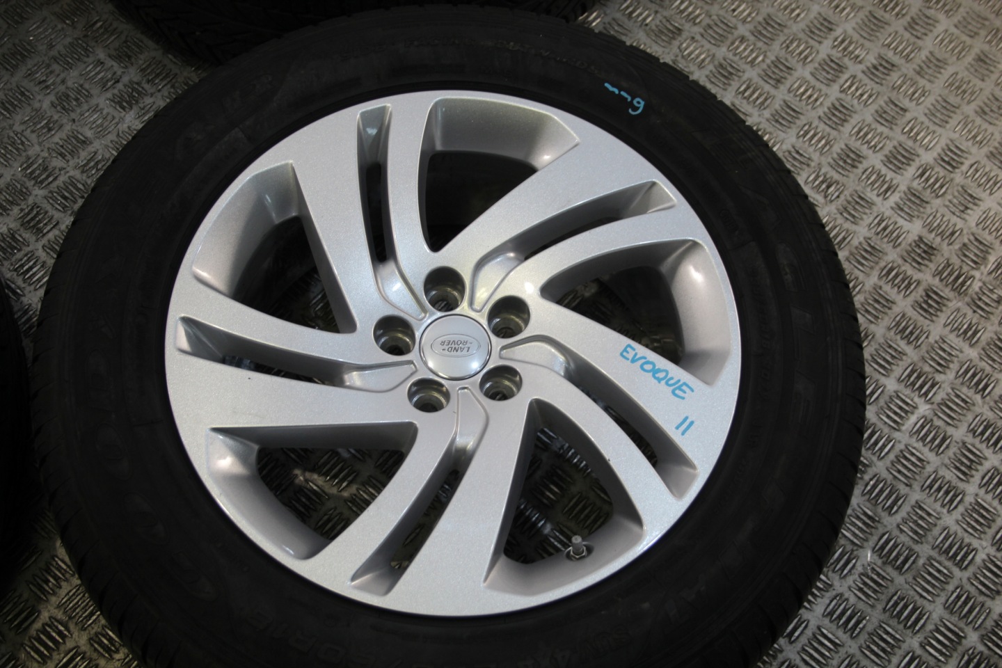 wheels discs disc 235/60 R18 EVOQUE II 2 L551