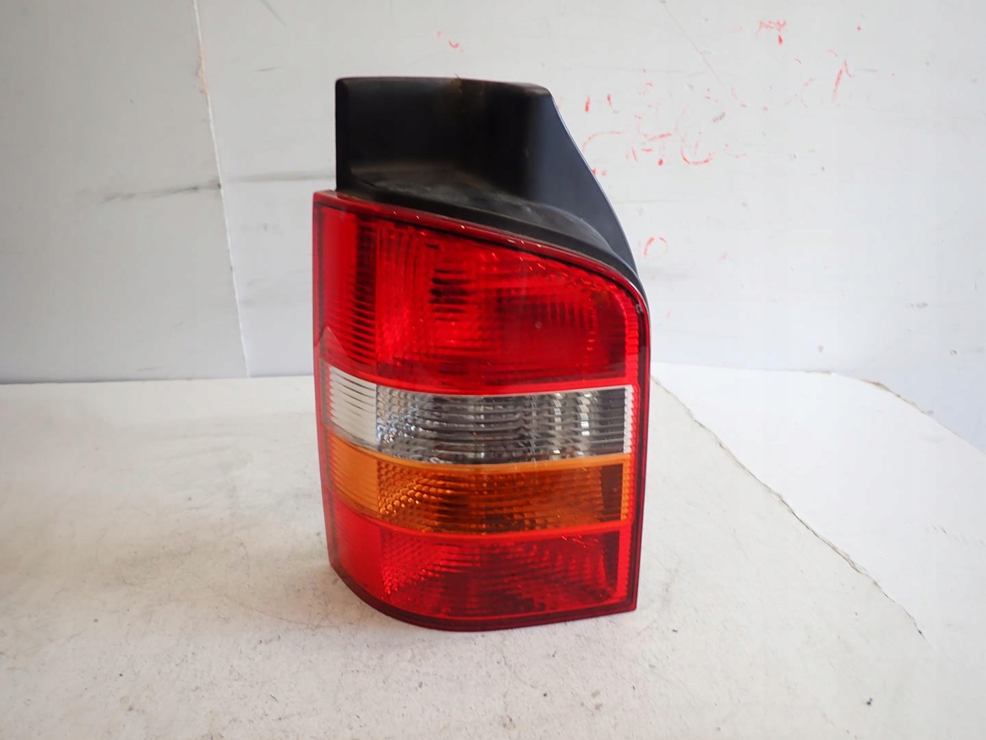 light rear part rear left VW T5 2003-2009 below klape 7H0945095J